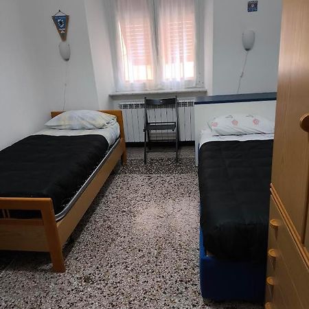 Appartamento In Centro Genoa Luaran gambar